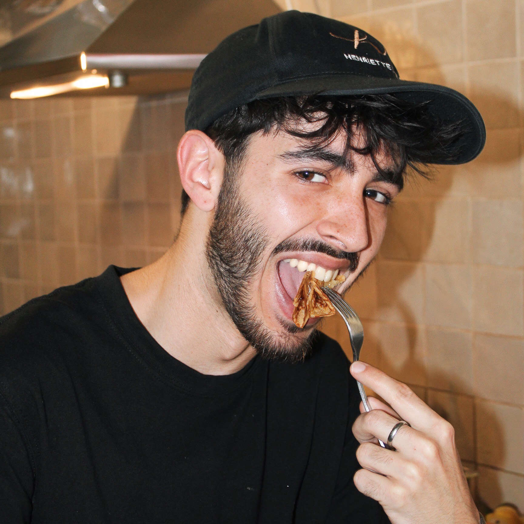 Cornet de Glace de Henriette et Olga – Fraîcheur et Gourmandise – Découvrez des Glaces Artisanales